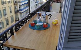 Pretty And Quiet Top Floor 2 Bedroom Flat In The Port Area Of Nice